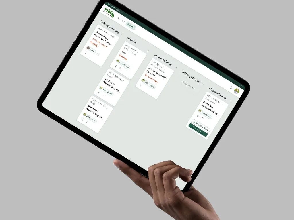 FairFlock Produktions-Ticketsystem auf dem Tablet – Kanban-Board mit Aufträgen